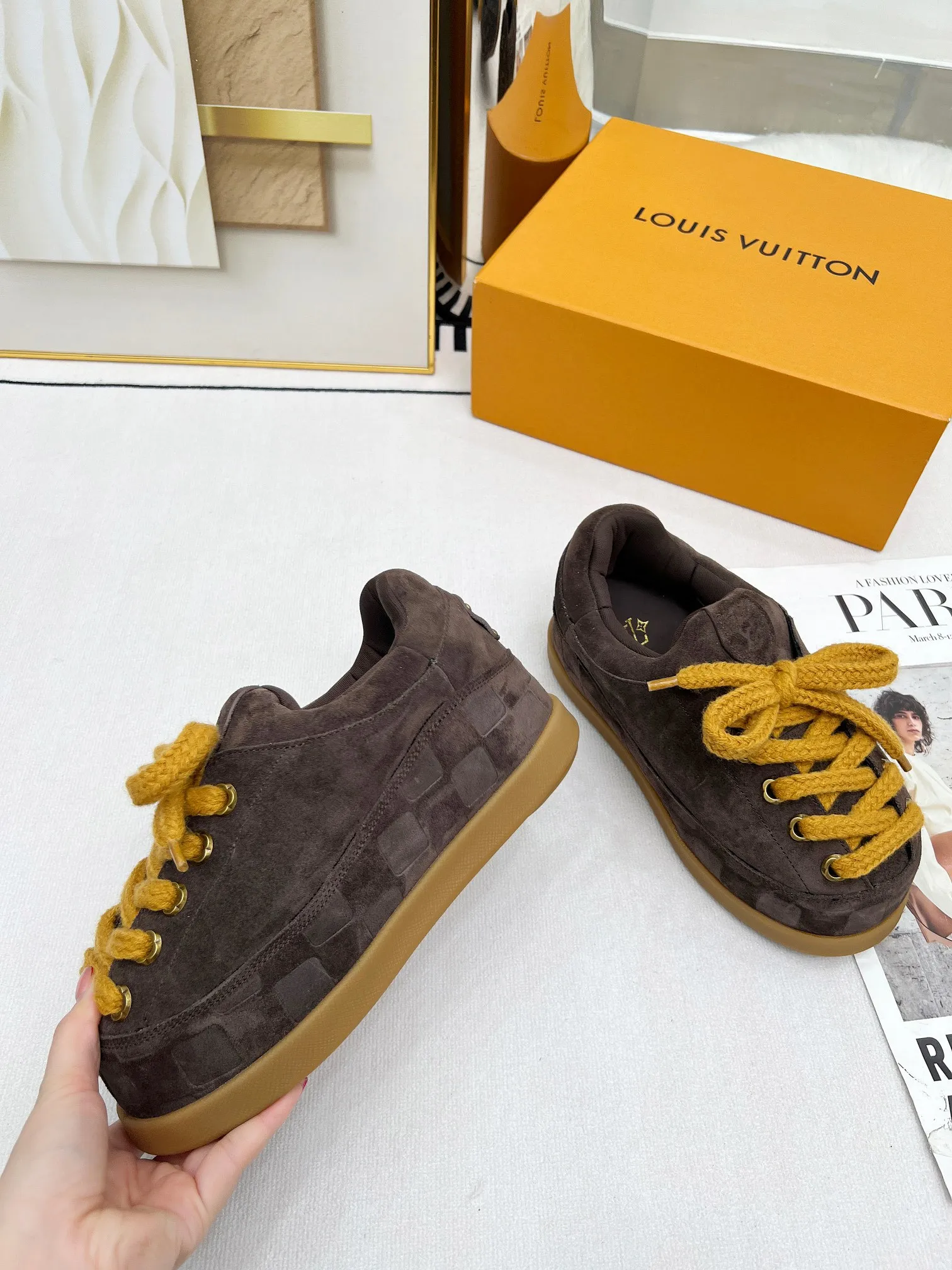 👟👟Ex-factory price 660👟👟 louis vuitton (Louis Vuitton/lv)🔍Autumn and winter~Ugly little chubby, new shoe style YETI🔥🔥🔥🔥 Super street-style bread shoes are here! ! ! Chubby is so cute~💞 What a great tool for showing off slim legs! The inner height is increased by 5 cm, the legs are longer and thinner, and the beef tendon bottom is super comfortable, suitable for couples 💞💞💞💞 Fabric: imported high mercerized ox velvet embossed craftsmanship Number of yards: 35-45 yards (46🉑custom-made, non-returnable)